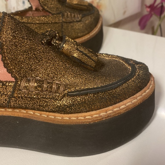 Vintage Sibyl Vane | Made in Argentina | Gold leather platform penny loafers - Picture 7 of 16